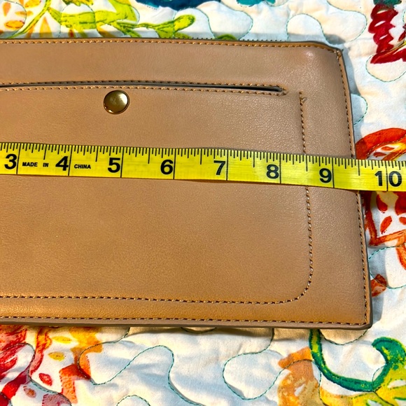 Linea wristlet pouch tan zipper snap pocket removable wrist strap - Picture 6 of 7